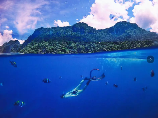 潛水拍照新姿勢(shì)，放下你的剪刀手，我們來這樣拍